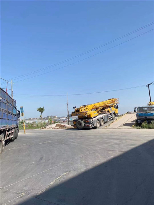 郫都区25吨吊车的租赁价格大概是多少？