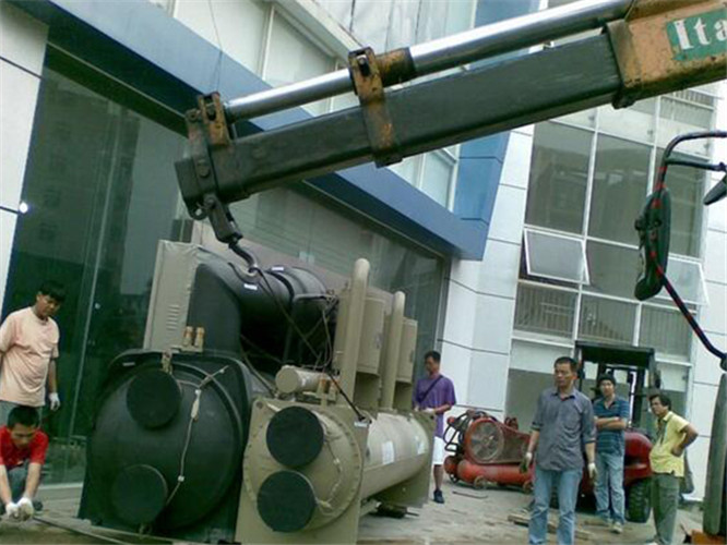 郫都区随车吊和汽车吊的核心区别是什么？哪种更省钱？