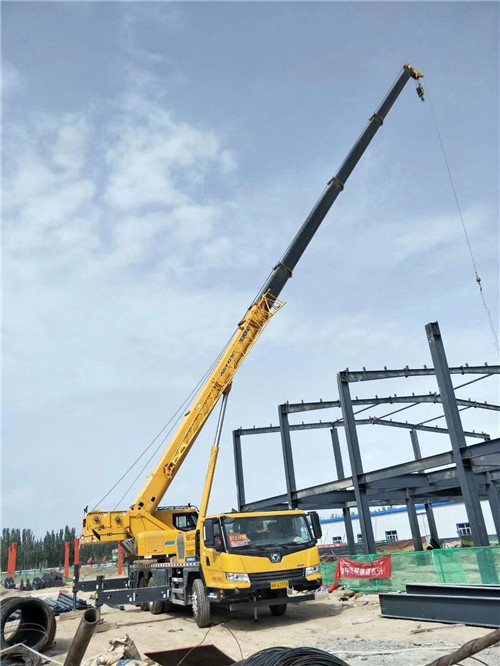 郫都区超高层建筑钢结构吊装案例